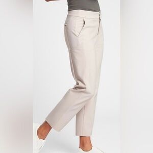 Athleta Cream Cropped Pants for Effortless Style